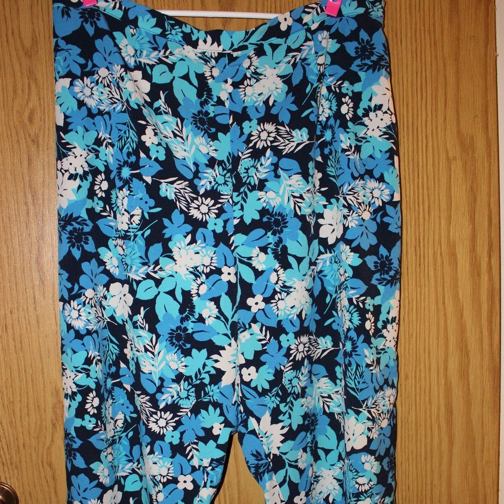 Blue Flower Print Penningtons Capris Size 22